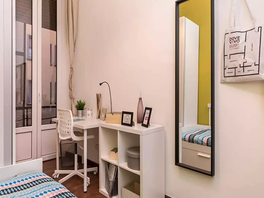 Immagine 2 di Camera in affitto  in Via Giulio Tarra a Milano