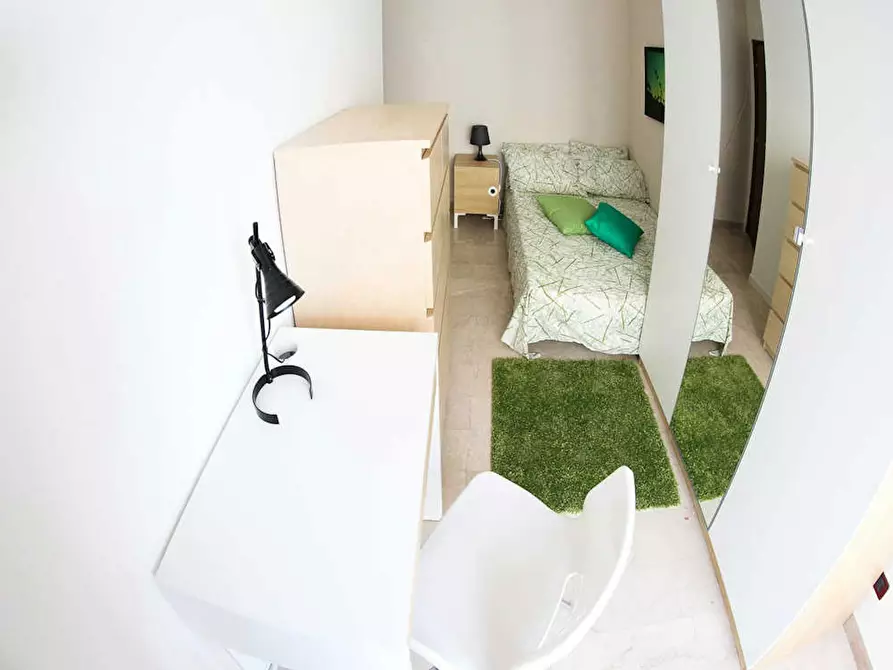 Immagine 2 di Camera in affitto  in Via Angelo de Vincenti a Milano