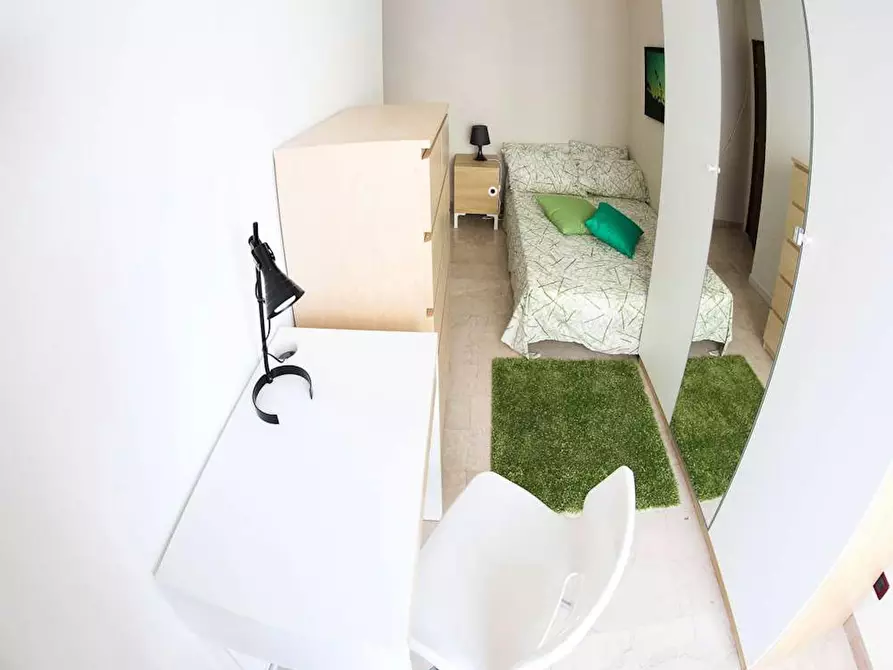 Immagine 2 di Camera in affitto  in Via Angelo de Vincenti a Milano