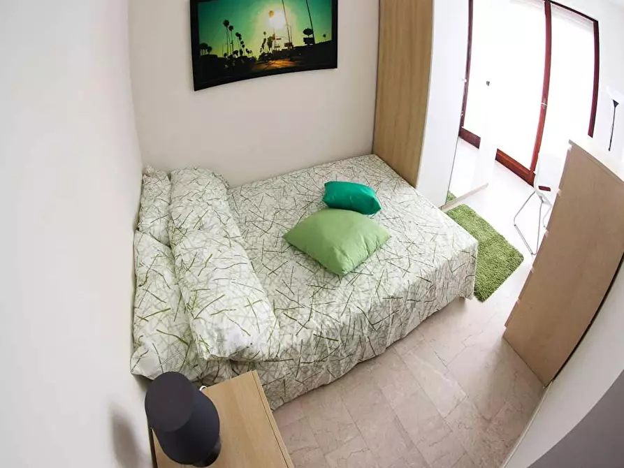 Immagine 1 di Camera in affitto  in Via Angelo de Vincenti a Milano