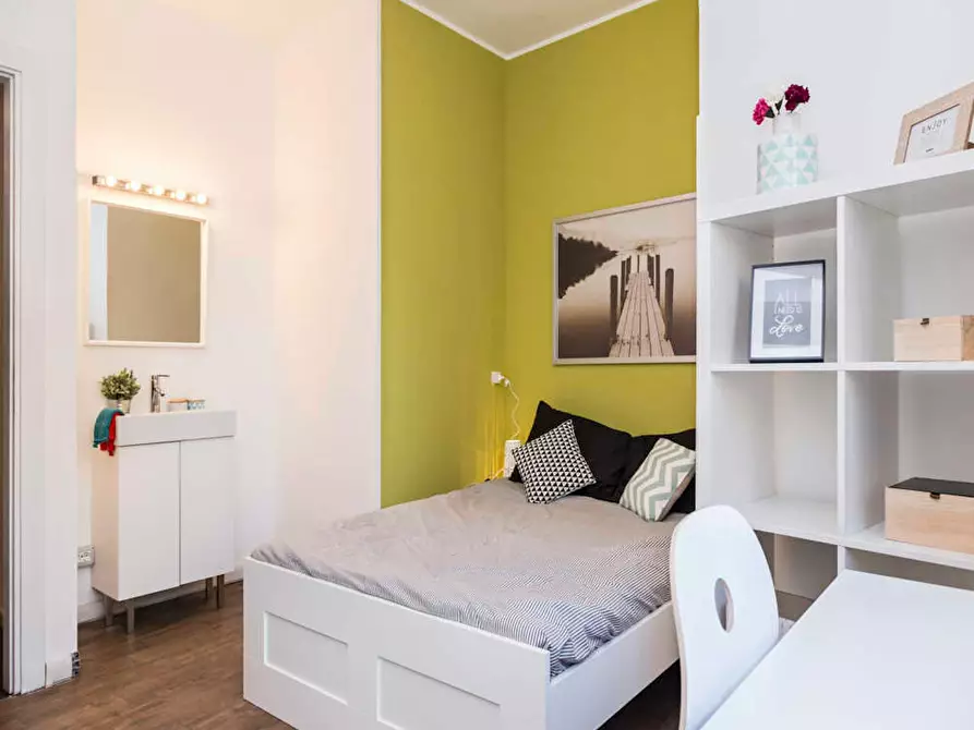 Immagine 6 di Camera in affitto  in Via Antonio Canova a Milano