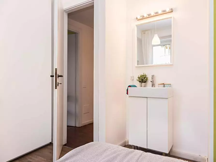 Immagine 6 di Camera in affitto  in Via Antonio Canova a Milano