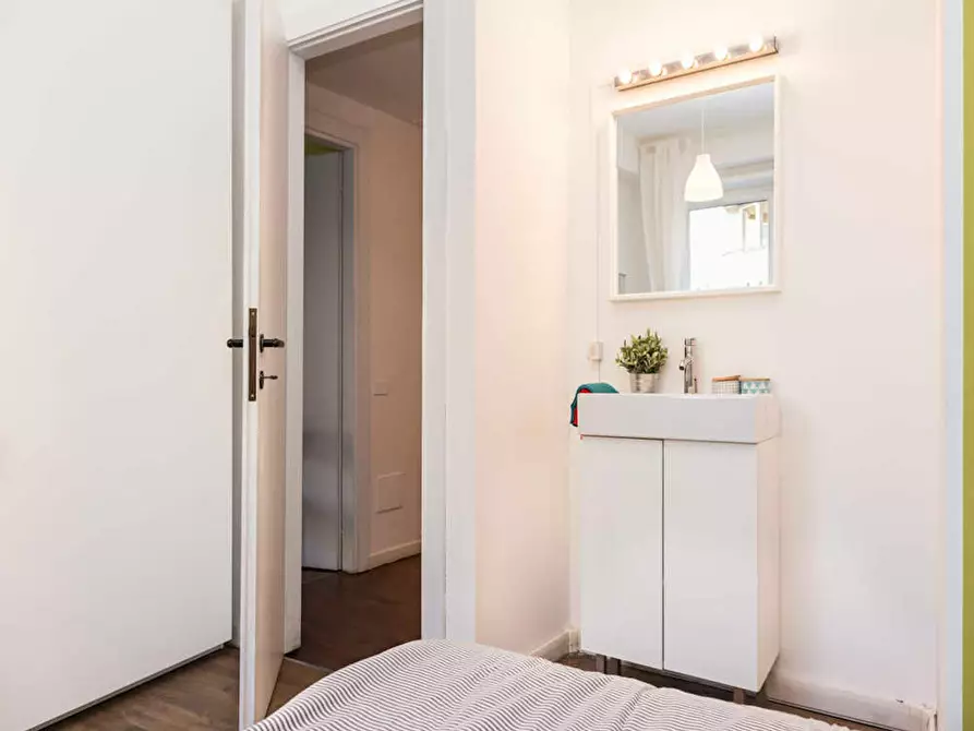 Immagine 2 di Camera in affitto  in Via Antonio Canova a Milano