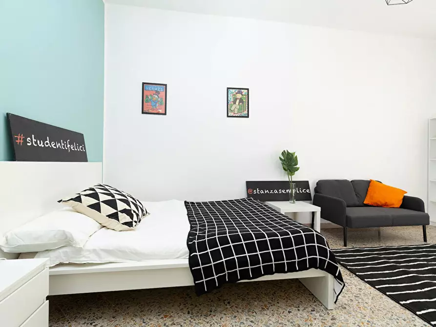 Immagine 3 di Camera in affitto  in Corso d'Augusto a Rimini