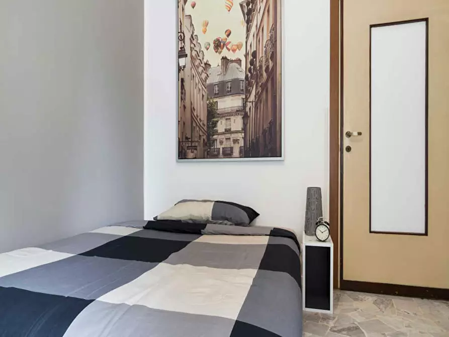 Immagine 1 di Camera in affitto  in Via Salvatore Barzilai a Milano