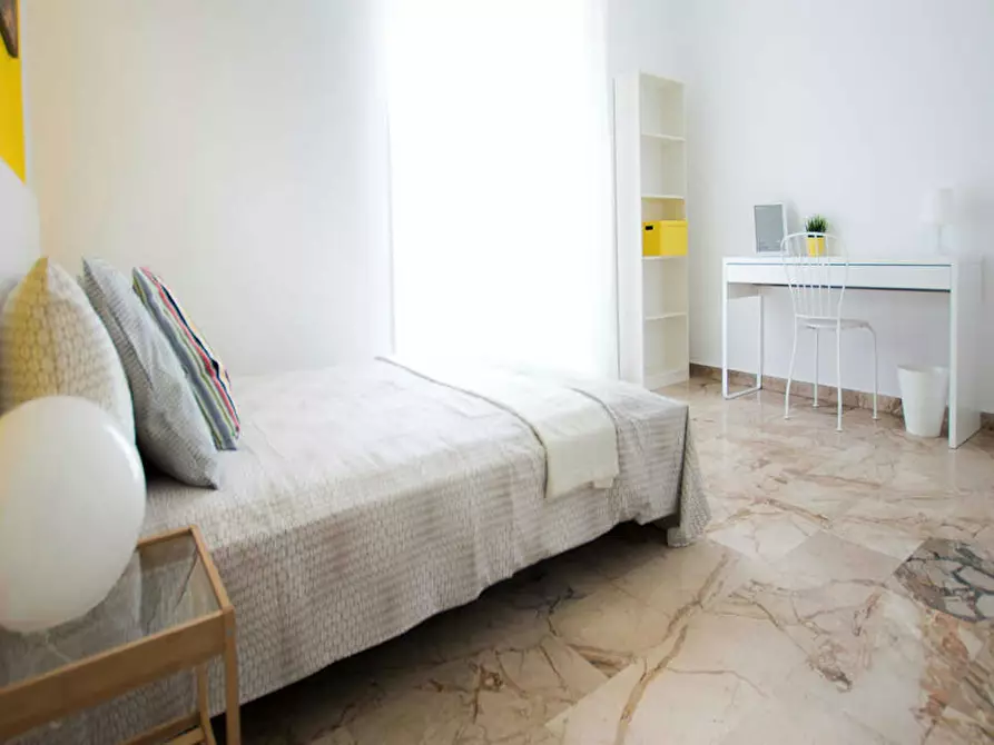 Immagine 3 di Camera in affitto  in Via Alfonso Capecelatro a Milano