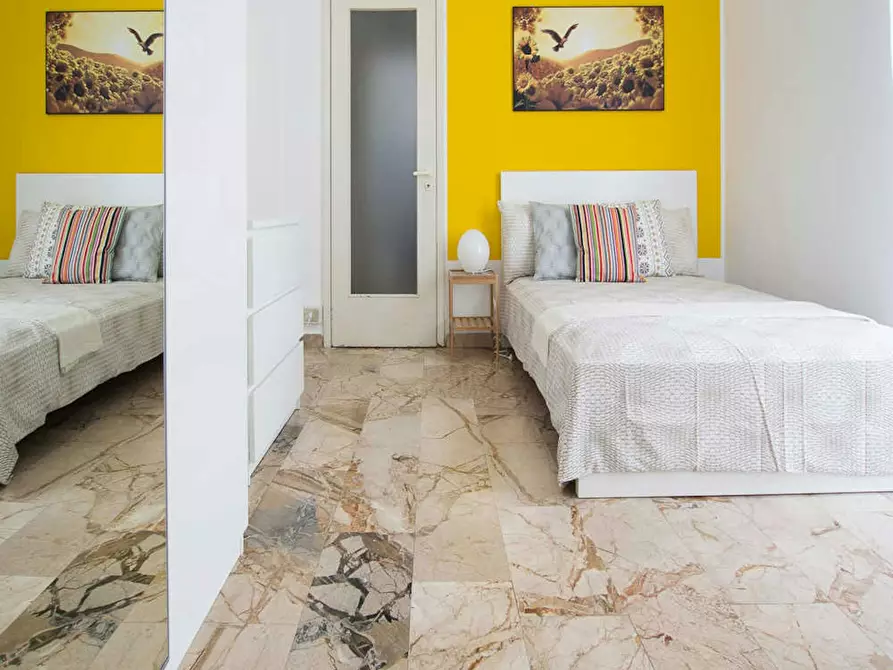 Immagine 2 di Camera in affitto  in Via Alfonso Capecelatro a Milano