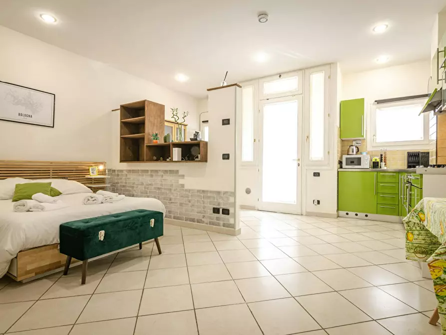 Immagine 1 di Appartamento in affitto  in Via Ferrarese a Bologna