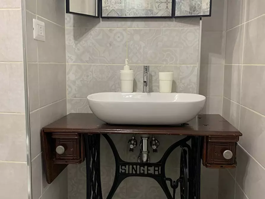 Immagine 4 di Casa indipendente in affitto  in Via Santa Maria dell'Aiuto a Catania