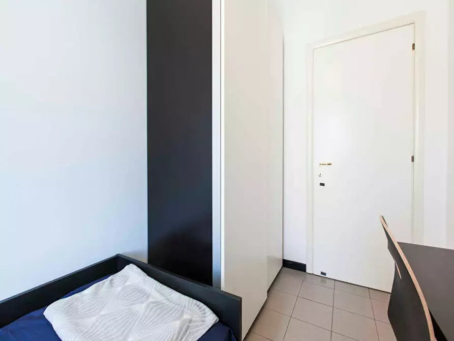 Immagine 3 di Camera in affitto  in Viale Emilio Caldara a Milano