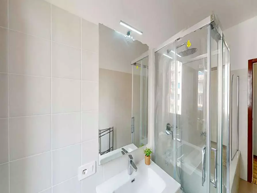 Immagine 10 di Camera in affitto  in Viale Legioni Romane a Milano