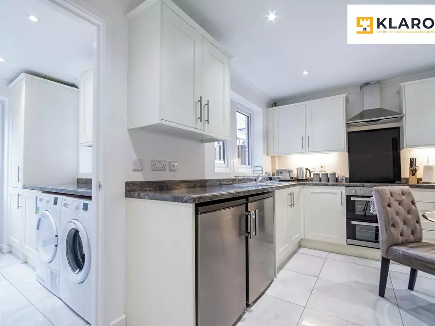 Immagine 9 di Casa indipendente in affitto  in High Street a 