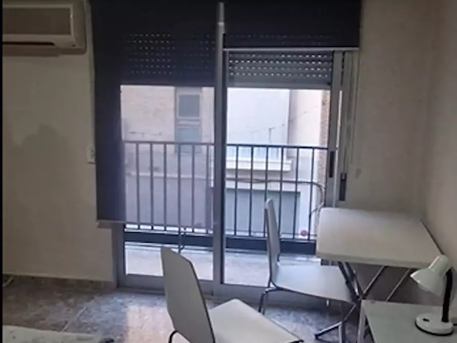 Immagine 3 di Camera in affitto  in Calle Marqués de Montortal a Valencia