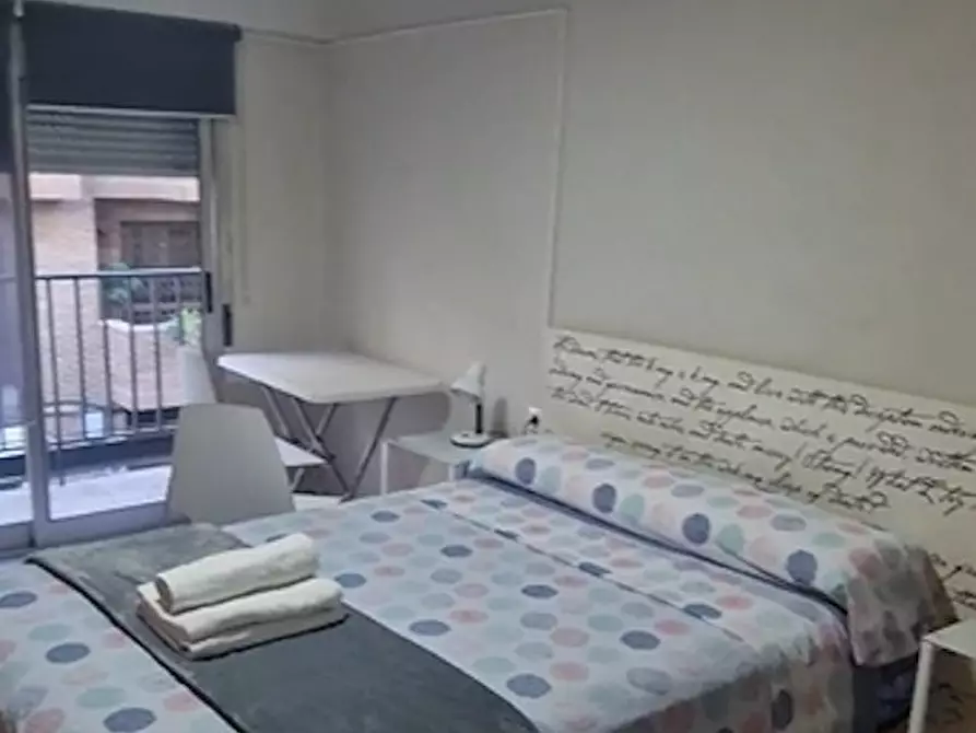 Immagine 2 di Camera in affitto  in Calle Marqués de Montortal a Valencia