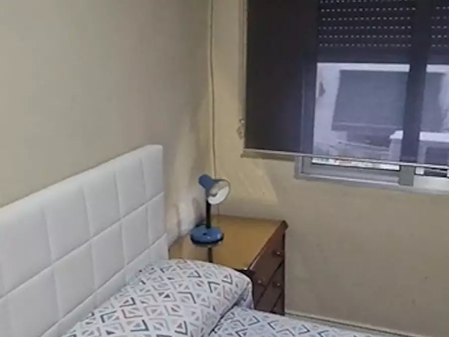 Immagine 2 di Camera in affitto  in Calle Marqués de Montortal a Valencia