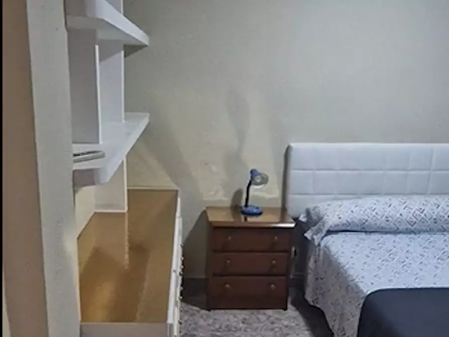 Immagine 1 di Camera in affitto  in Calle Marqués de Montortal a Valencia