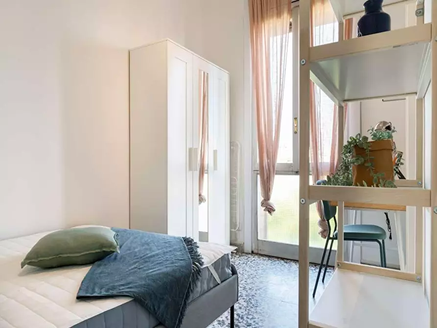 Immagine 1 di Camera in affitto  in Via Luisa Battistotti Sassi a Milano