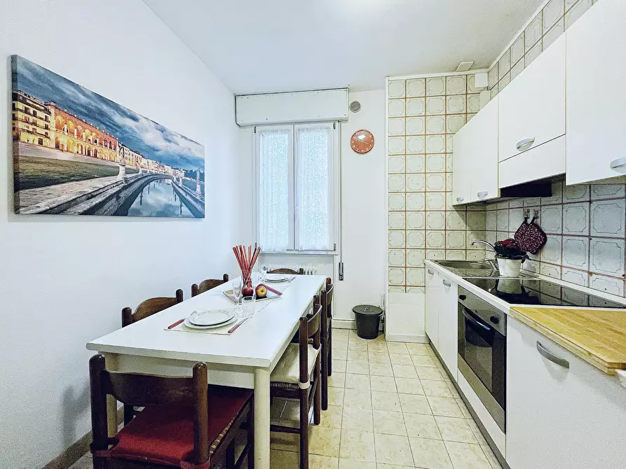 Immagine 8 di Camera in affitto  in Via Tripoli a Padova