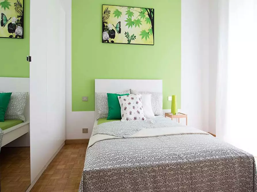 Immagine 1 di Camera in affitto  in Via Alfonso Capecelatro a Milano