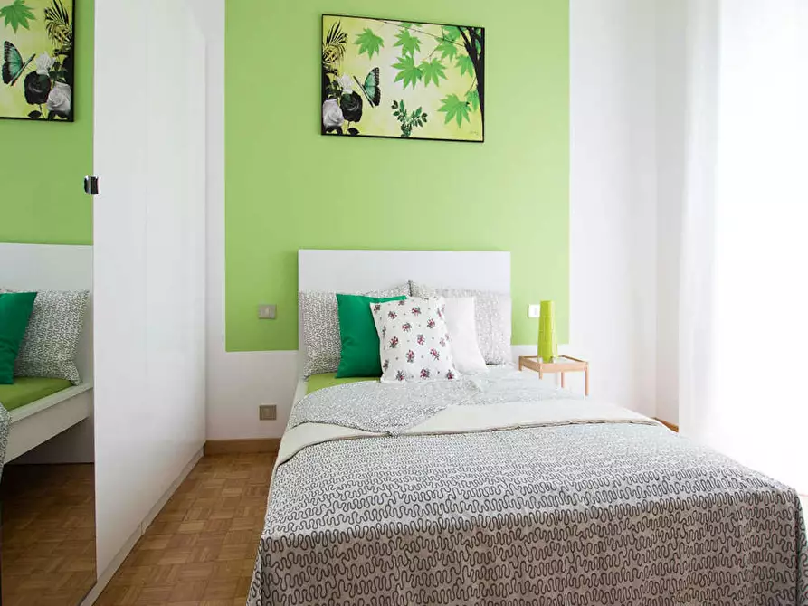 Immagine 1 di Camera in affitto  in Via Alfonso Capecelatro a Milano