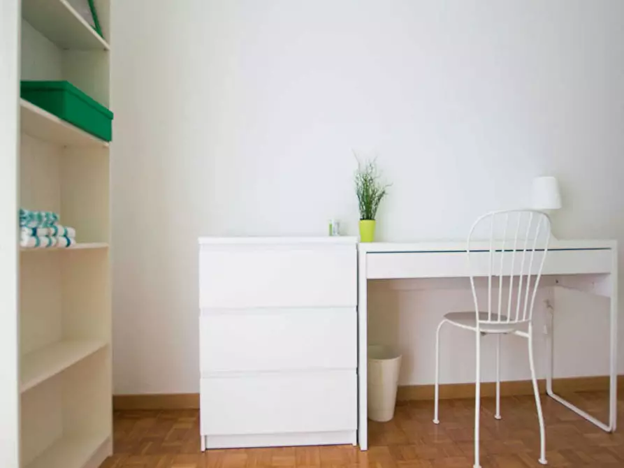 Immagine 3 di Camera in affitto  in Via Alfonso Capecelatro a Milano