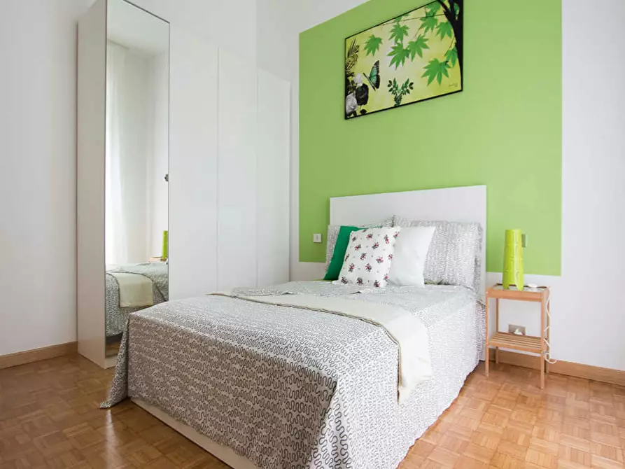 Immagine 2 di Camera in affitto  in Via Alfonso Capecelatro a Milano