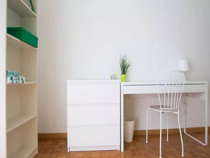 Immagine 3 di Camera in affitto  in Via Alfonso Capecelatro a Milano