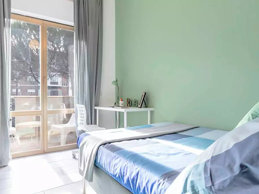 Immagine 2 di Camera in affitto  in Via Fiume delle Perle a Roma