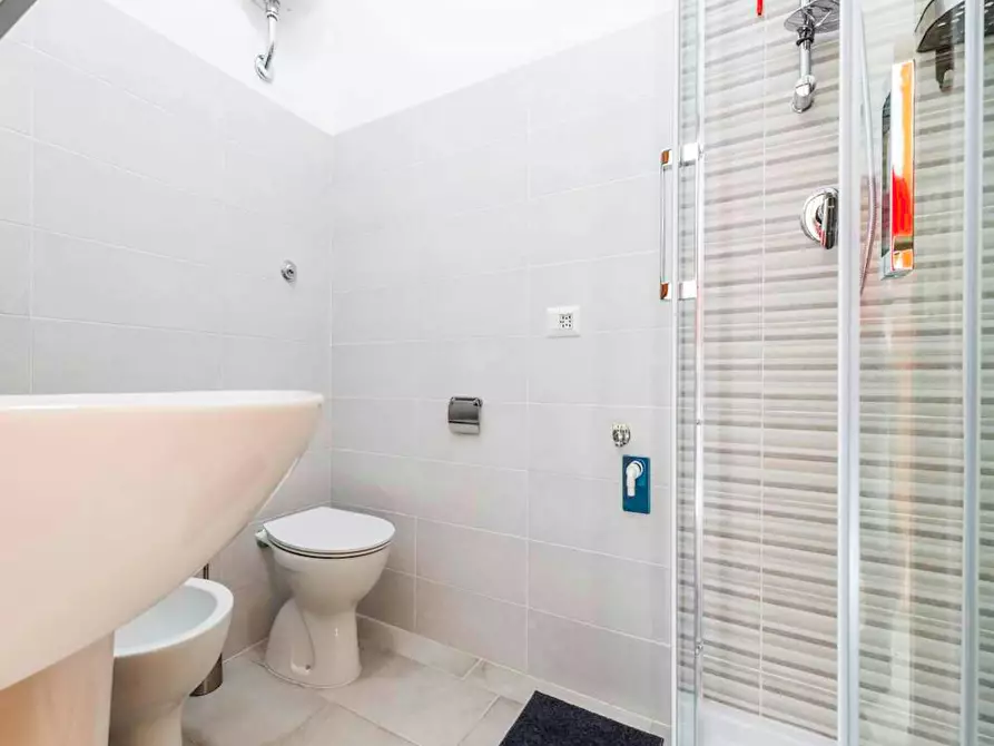 Immagine 10 di Camera in affitto  in Via Fiume delle Perle a Roma