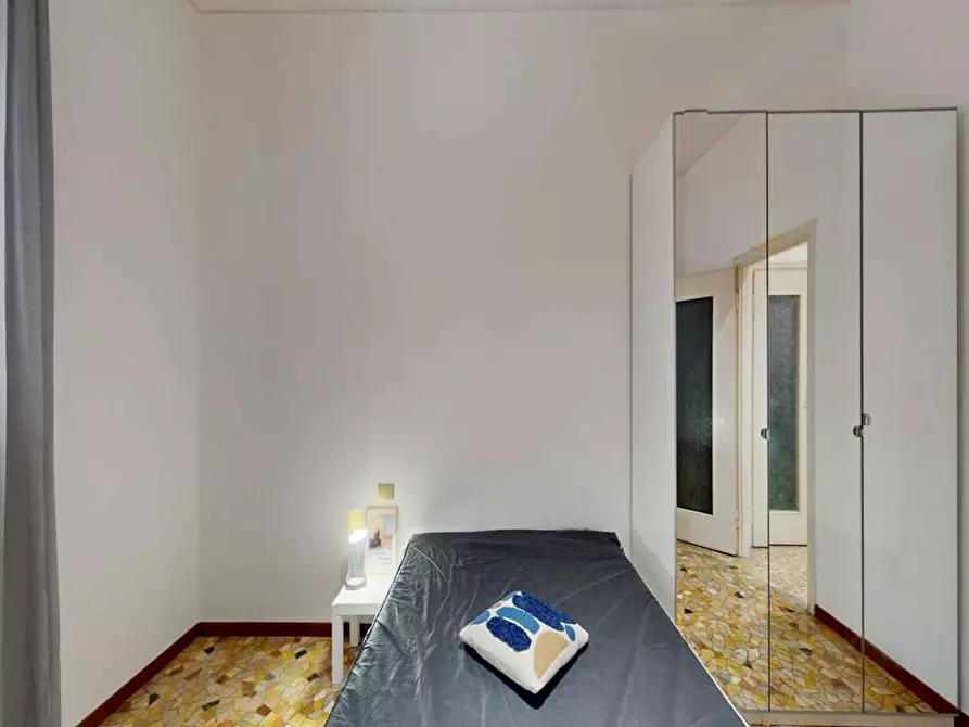 Immagine 5 di Camera in affitto  in Via Anco Marzio a Milano