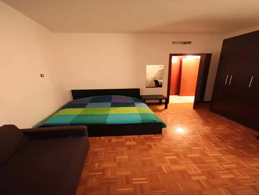 Immagine 1 di Camera in affitto  in Via Emilio de Marchi a Milano