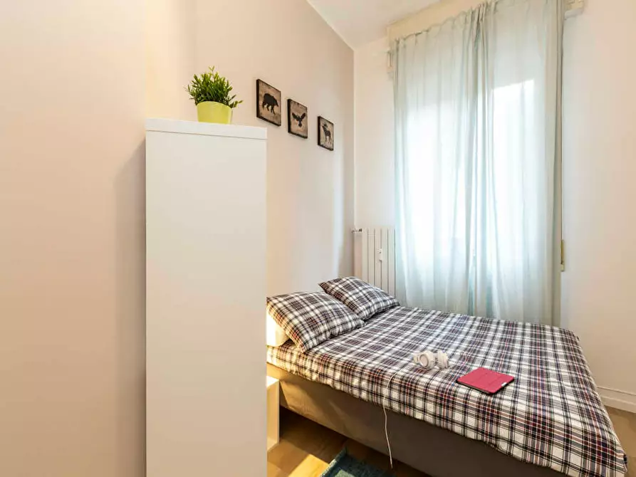 Immagine 4 di Camera in affitto  in Via Sulmona a Milano