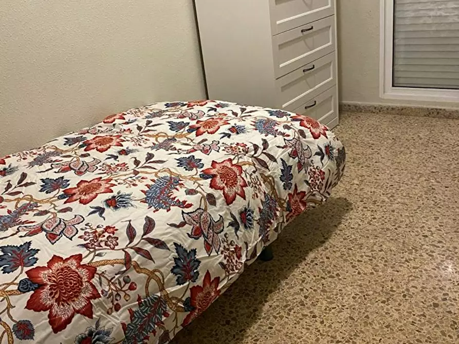 Immagine 1 di Camera in affitto  in Calle Méndez Núñez a Valencia