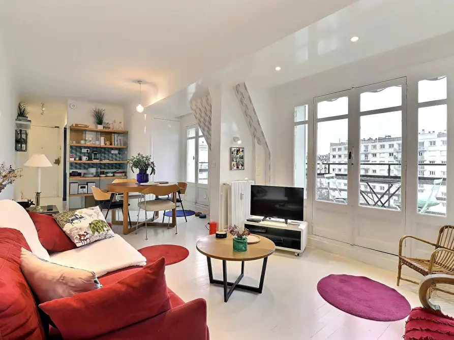 Immagine 1 di Appartamento in affitto  in Rue Jean de la Fontaine a Paris 16