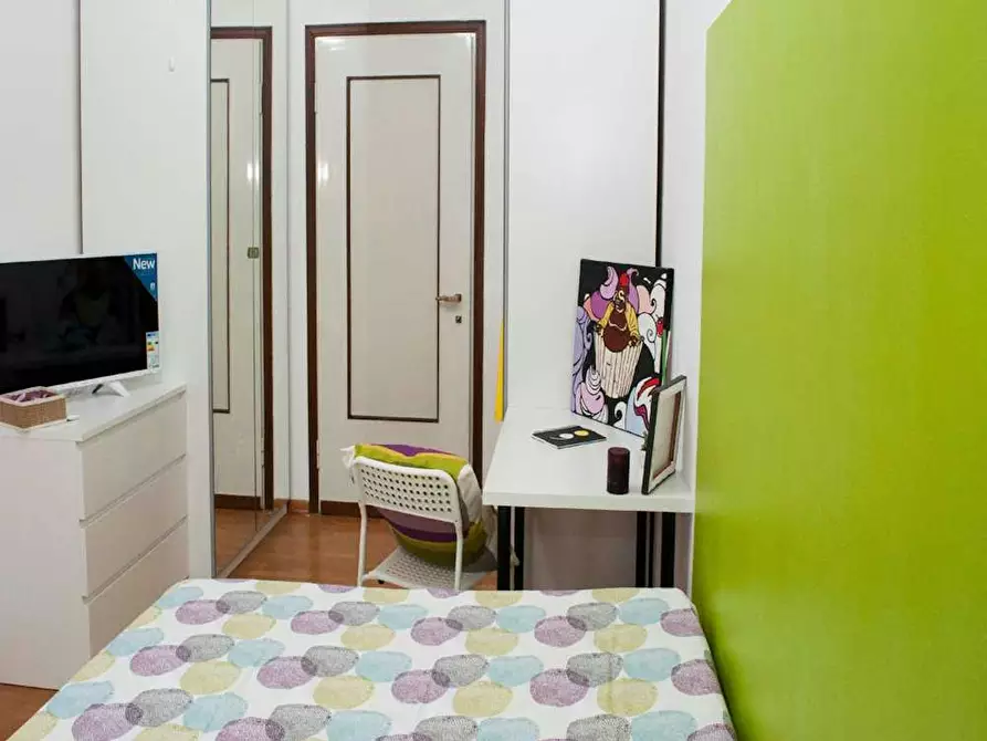 Immagine 8 di Camera in affitto  in Via Andrea Costa a Milano