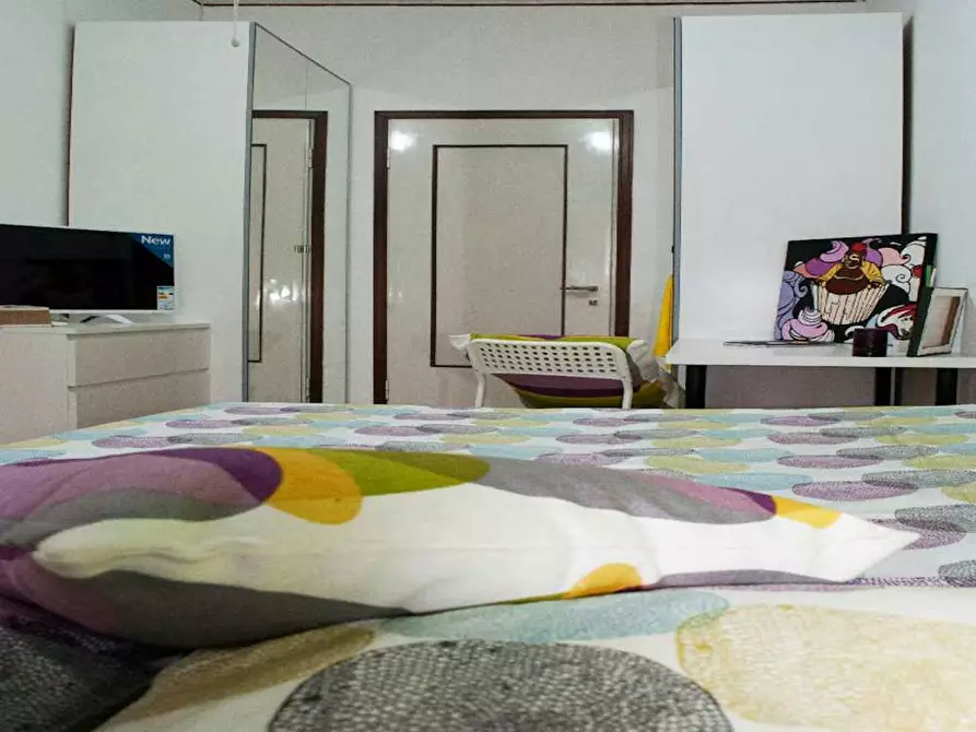 Immagine 6 di Camera in affitto  in Via Andrea Costa a Milano