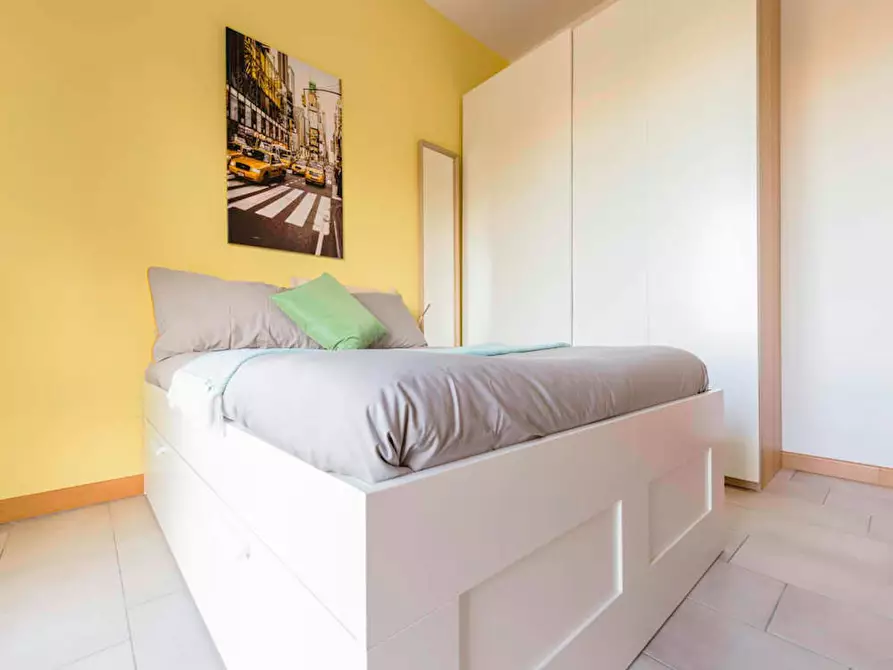 Immagine 1 di Camera in affitto  in Via Fiume delle Perle a Roma