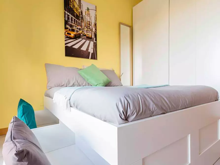 Immagine 1 di Camera in affitto  in Via Fiume delle Perle a Roma