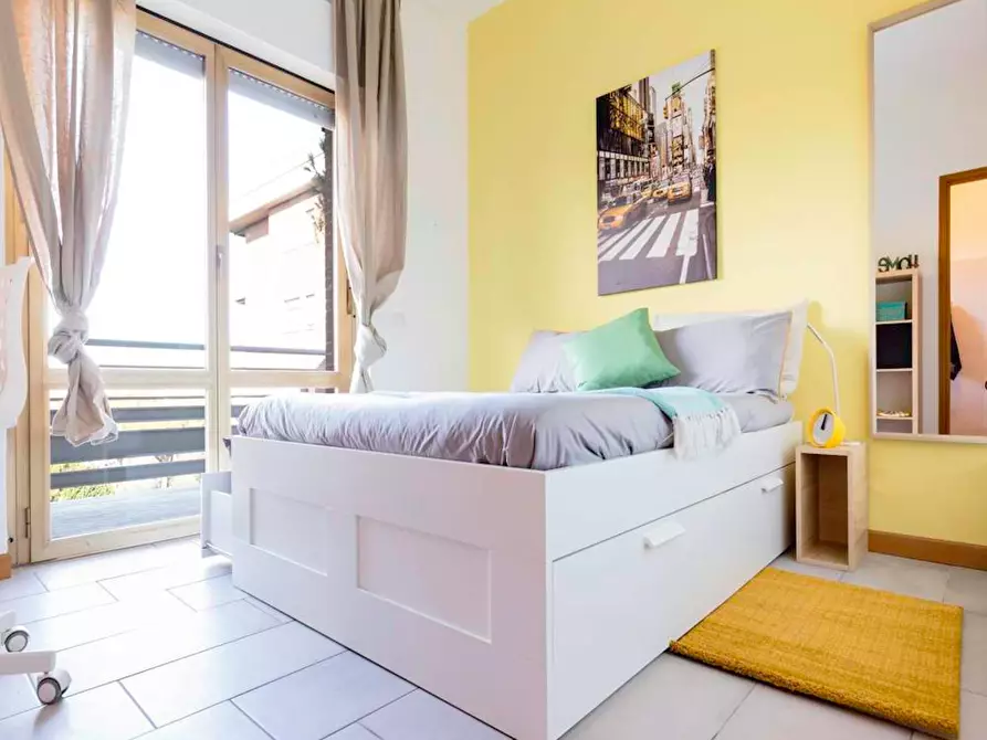 Immagine 2 di Camera in affitto  in Via Fiume delle Perle a Roma