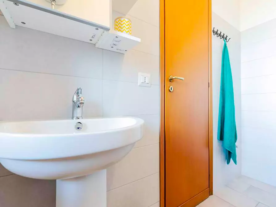 Immagine 9 di Camera in affitto  in Via Fiume delle Perle a Roma