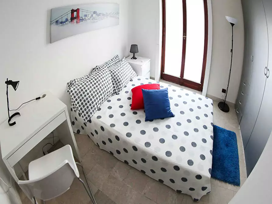 Immagine 1 di Camera in affitto  in Via Angelo de Vincenti a Milano