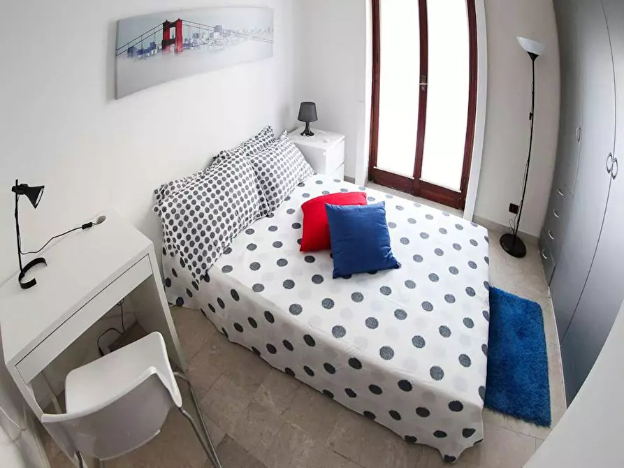 Immagine 1 di Camera in affitto  in Via Angelo de Vincenti a Milano