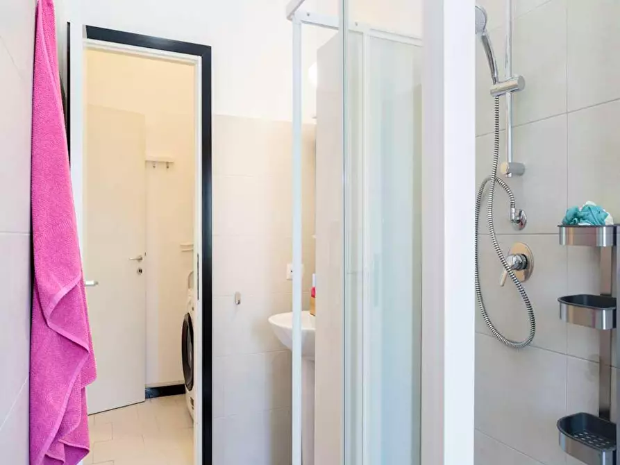 Immagine 9 di Camera in affitto  in Via Garegnano a Milano