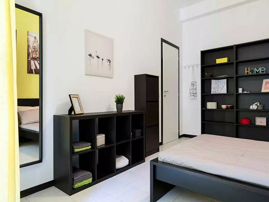 Immagine 5 di Camera in affitto  in Via Garegnano a Milano