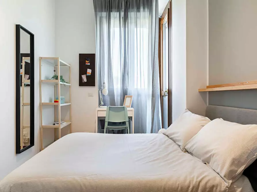 Immagine 1 di Camera in affitto  in Viale Sondrio a Milano