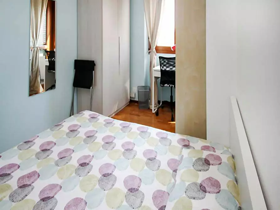 Immagine 6 di Camera in affitto  in Viale Sondrio a Milano