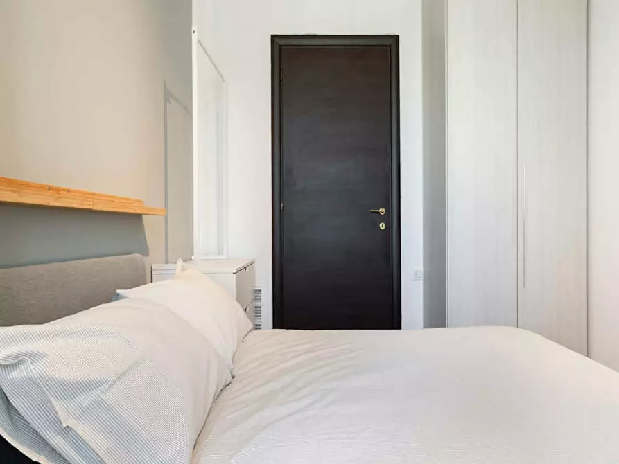 Immagine 5 di Camera in affitto  in Viale Sondrio a Milano