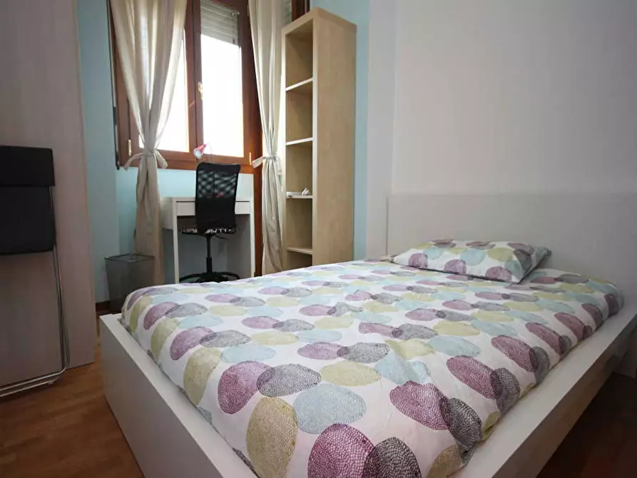 Immagine 3 di Camera in affitto  in Viale Sondrio a Milano