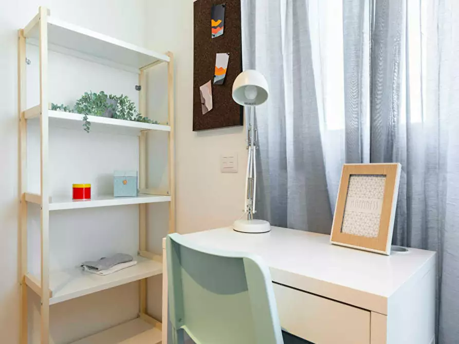 Immagine 9 di Camera in affitto  in Viale Sondrio a Milano