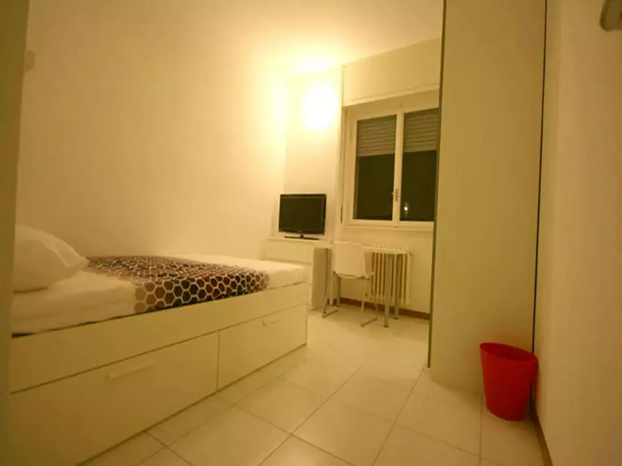 Immagine 1 di Camera in affitto  in Via Francesco dall'Ongaro a Milano
